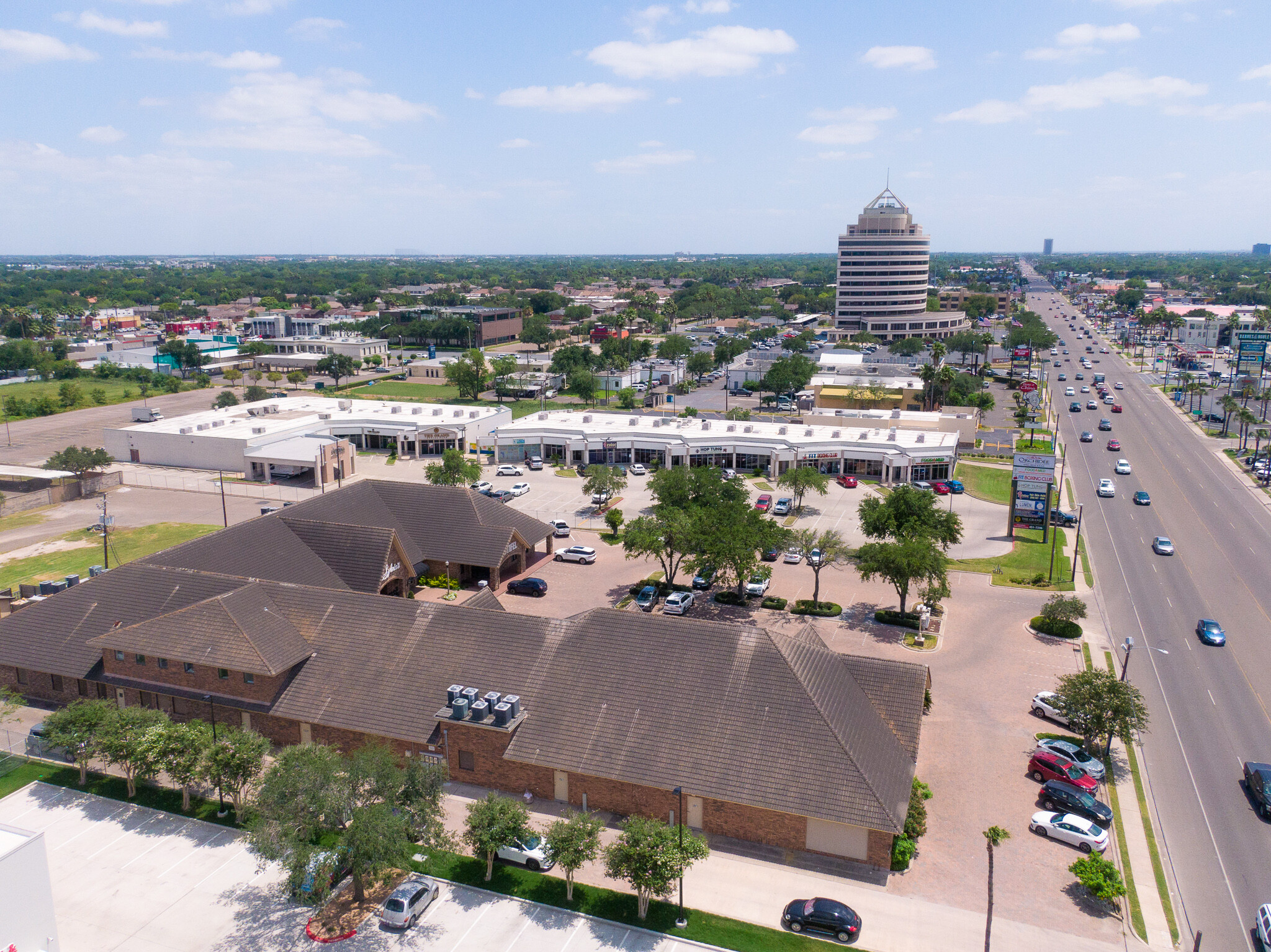 Retail Space in Taj Gallery